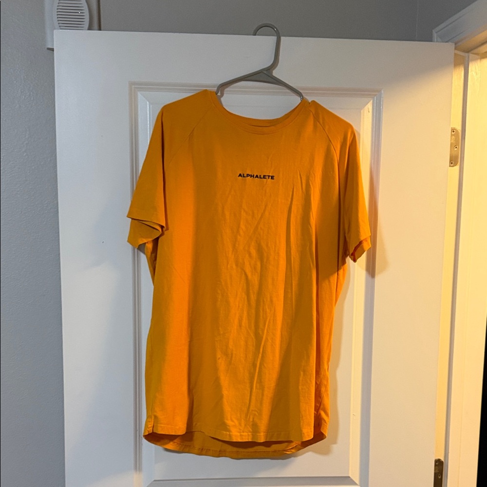 Alphalete Men's Yellow-Orange T-Shirt. XL